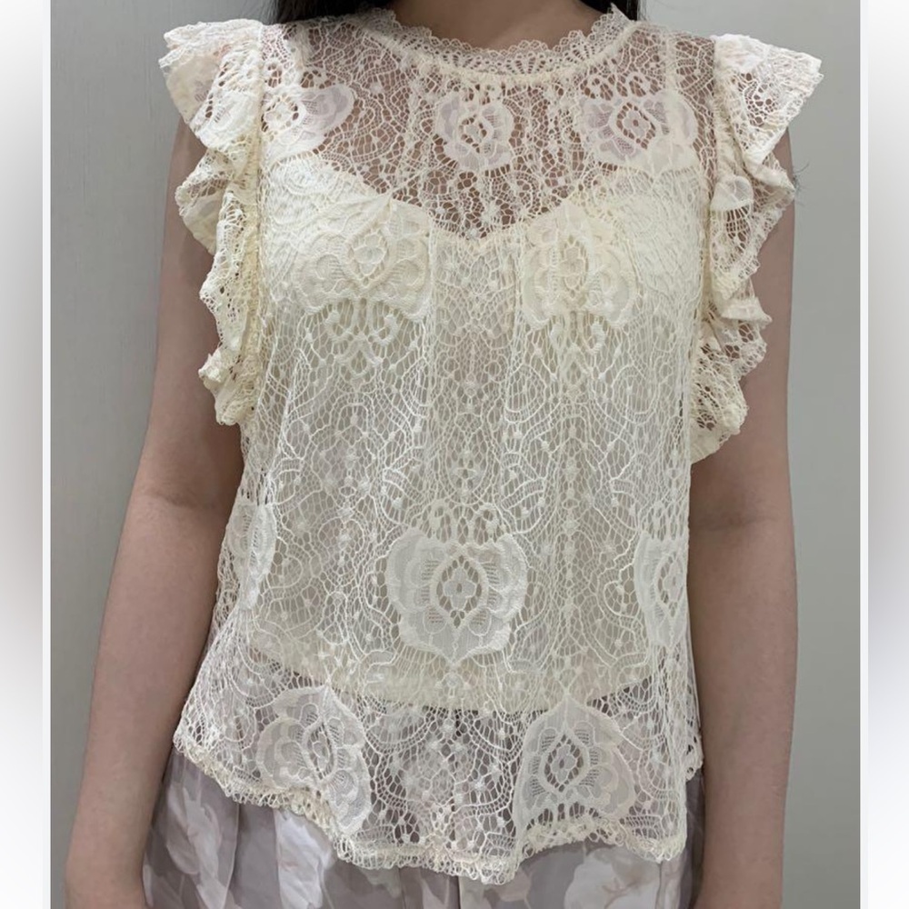 ZARA Ivory/white Lace Top  ruffle sleeveless lace
